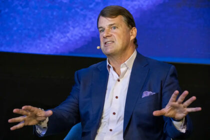 Ford CEO shocking Tesla discovery | Tesla vs Ford EV strategy vs Chinese automakers