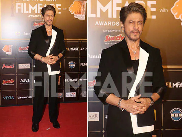 70th Filmfare Awards 2025 Shah Rukh Khan hosting stage