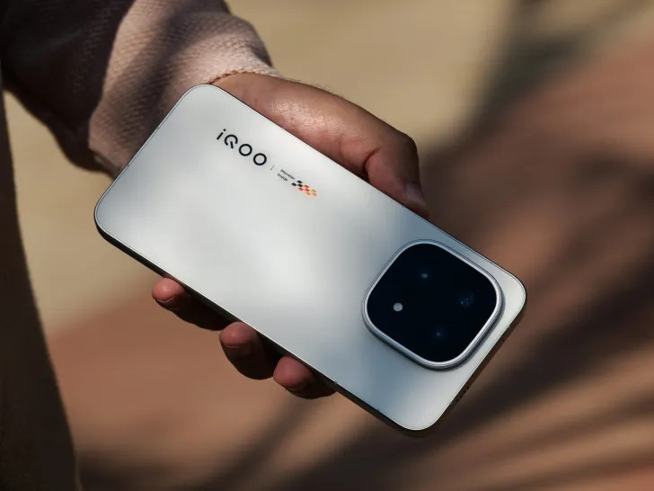 iiQOO 15 price in India features and launch | Image Source - smartprix
