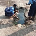 photos-of-karnataka-school-children-washing-plates-near-drains-spark-investigation