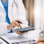 karnataka-bars-treatment-of-private-in-patients-by-government-doctors