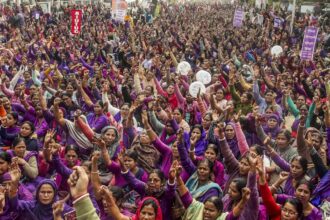 asha-workers-protest-in-kolkata-for ₹15,000-monthly-honorarium,-other-benefits