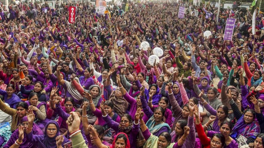 asha-workers-protest-in-kolkata-for ₹15,000-monthly-honorarium,-other-benefits