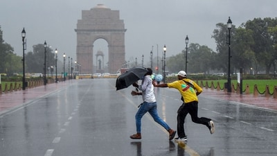 the-imd-has-forecast-light-rain-in-delhi-on-sunday,-with-the-minimum-temperature-dropping