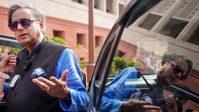 shashi-tharoor-says-kerala-‘invisible’-in-union-budget,-bats-as-‘malayali’-in-election-year