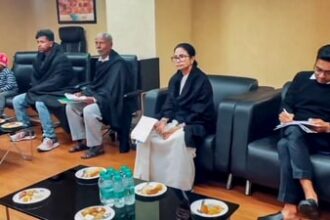 ‘left-in-half’,-‘bjp’s-broker’:-mamata-banerjee’s-ec-meeting-ends-as-another-flash-point