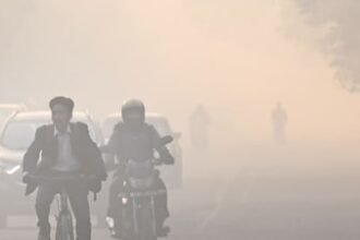 delhi-under-orange-alert-for-dense-fog,-aqi-remains-‘poor’-|-visual