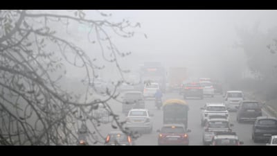fog-envelopes-parts-of-delhi;-180-flights-delayed;-air-quality-worsens