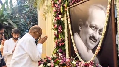 sharad-pawar-goes-to-sunetra’s-residence;-meeting-with-his-son-parth-and-joy-in-barmati