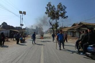 protesters-block-highway,-damage-vehicles-in-manipur’s-churachandpur