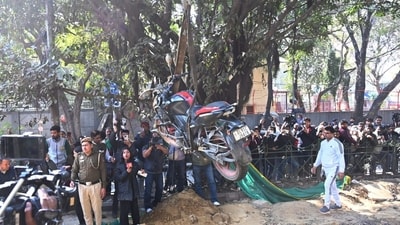 ‘went-to-6-police-stations,-got-no-help’:-family-of-delhi-biker-who-died-in-pothole