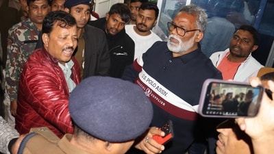 bihar-police-arrives-to-arrest-pappu-yadav-in-35-year-old-case,-mp-tells-them-to-‘go-back’