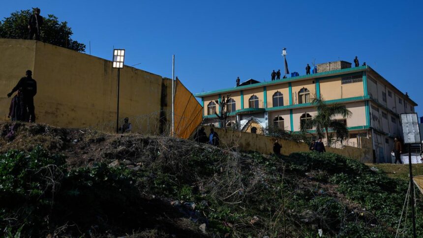 islamabad-blast:-three-arrested-in-peshawar-in-connection-with-suicide-attack-at-shia-mosque