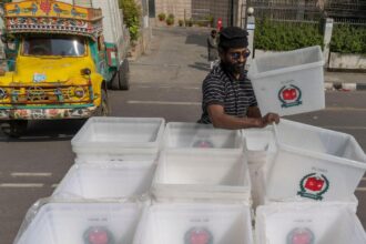 awami-league-supporters-adrift-as-bangladesh-heads-for-polls-without-ruling-party