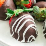 this-strawberry-chocolate-hack-makes-it-smooth-and-shiny