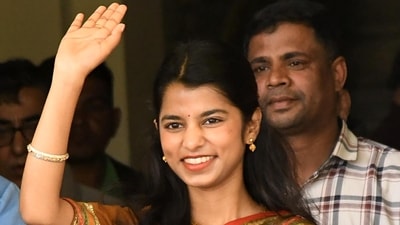 maithili-questions-bihar-health-minister-on-thakur-hospital,-replies-‘not-satisfied’