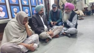 ‘nothing-moved’:-why-sidhu-muswala’s-parents-protested-outside-punjab’s-ssp-office