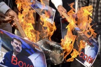 file-affidavit-with-new-name-of-ghuskhor-pandit,-supreme-court-directs-filmmaker