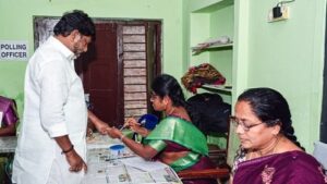 telangana-municipal-election-results:-congress-leads-in-430-wards,-brs-in-222;-bjp-in-third-place