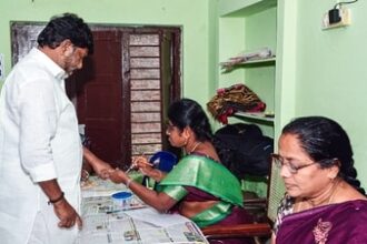 telangana-municipal-election-results:-congress-leads-in-430-wards,-brs-in-222;-bjp-in-third-place