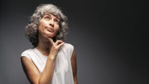 is-your-hair-turning-grey-early?-here’s-what-you-need-to-know