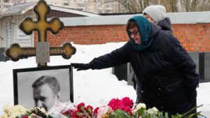 kremlin-says-it-strongly-denies-european-accusations-of-poisoning-navalny-with-dart-frog-toxin