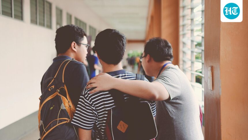 number-of-primary-schools-and-students-decline-in-2024-25-in-gujarat:-socio-economic-review