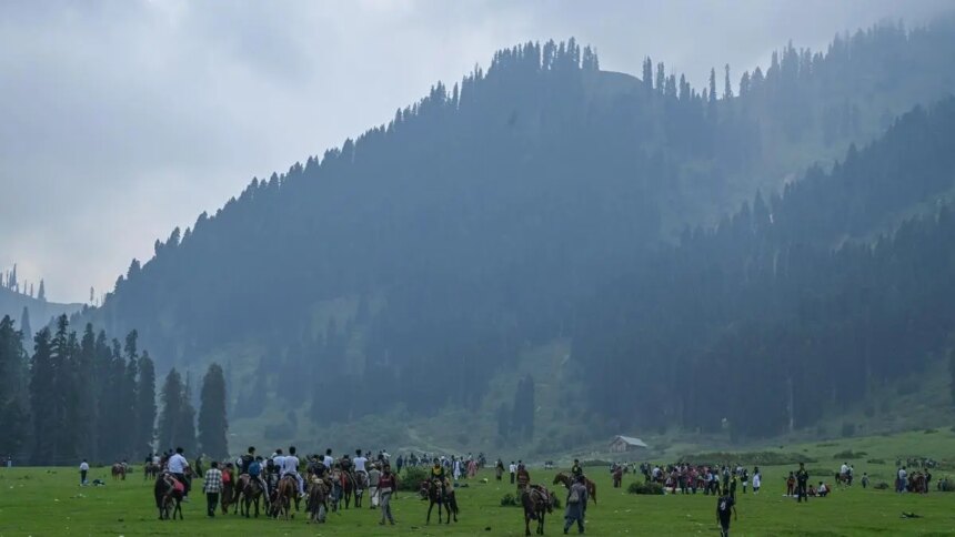 livelihood-gets-a-fresh-start-with-the-reopening-of-tourist-destination-in-j&k