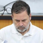 bjym-members-protest-outside-rahul-gandhi’s-residence-after-shirtless-iyc-stir-at-ai-summit