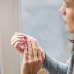 dry-hands-and-feet?-a-dermatologist-explains-when-this-could-indicate-a-serious-health-problem