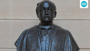 the-statue-of-lutyens,-the-british-architect,-in-new-delhi,-will-be-replaced-by-a-statue-of-rajagopalachari-in-the-rashtrapati-bhavan.