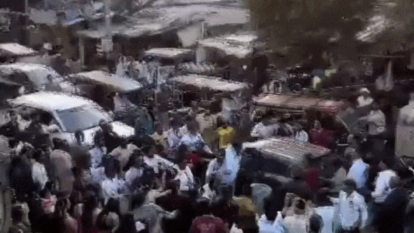 rain-punches-and-torn-clothes-in-air-force-official’s-clash-with-paras-over-drinking-in-up-|-video