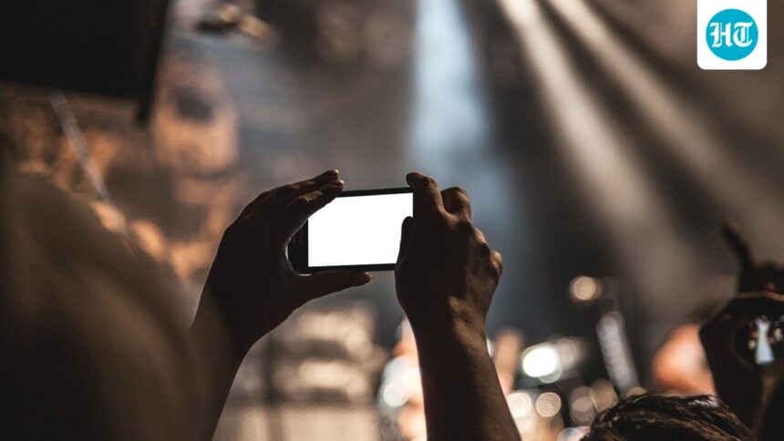 the-center-bans-five-ott-platforms-for-streaming-obscene-content | GIBN the-center-bans-five-ott-platforms-for-streaming-“obscene”-content.