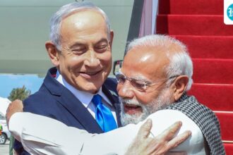 an-official-reception-for-prime-minister-modi-in-israel-and-hugging-netanyahu-he-watches