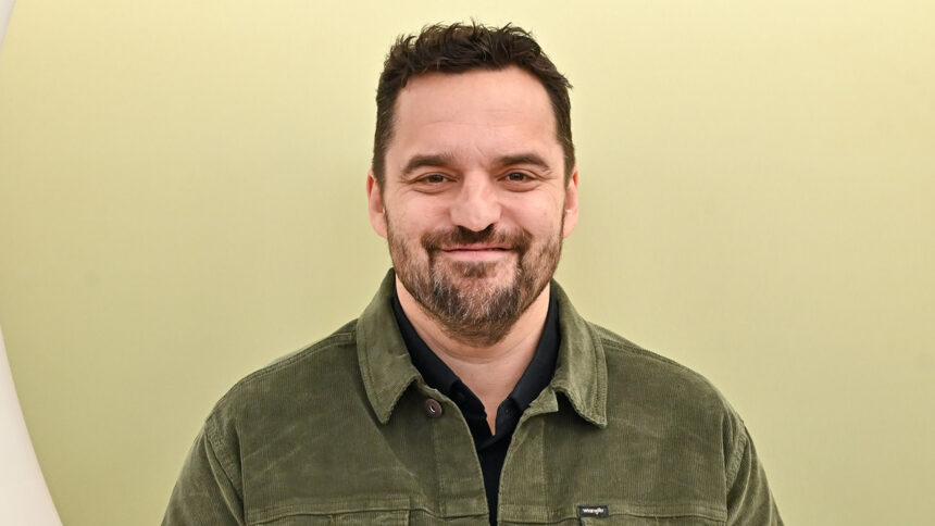 jake-johnson-stars-in-the-nbc-comedy-pi-from-the-duo-brooklyn-nine-nine