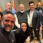 pm-modi-meets-fauda-team-in-israel,-posts-adorable-selfie