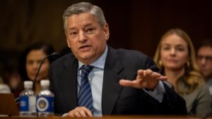 ted-sarandos-heads-to-white-house-as-fight-over-warner-bros.-intensifies-and-hollywood-takes-sides