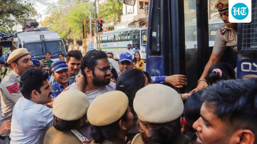 police-and-students-injured-in-clash-during-jnusu-protest-march-and-more-than-50-people-arrested | GIBN police-and-students-injured-in-clash-during-jnusu-protest-march-and-more-than-50-people-arrested
