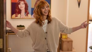 lisa-kudrow’s-valerie-cherish-discovers-her-new-sitcom-was-written-by-artificial-intelligence-in-the-trailer-for-‘the-comeback’