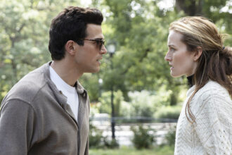 “love-story”-star-sarah-pidgeon-talks-about-recreating-the-famous-battery-park-battle-between-jfk-jr.-and-carolyn-bissette