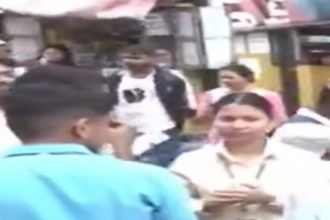 people-rush-into-the-streets-as-earthquake-hits-kolkata:-videos