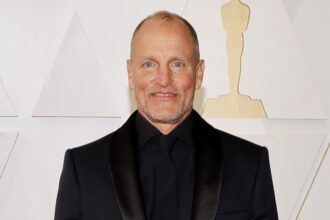 actor-awards:-woody-harrelson-presents-lifetime-achievement-nod-to-harrison-ford-(exclusive)