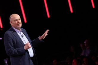 with-paramount-looming,-cnn-is-bracing-for-impact