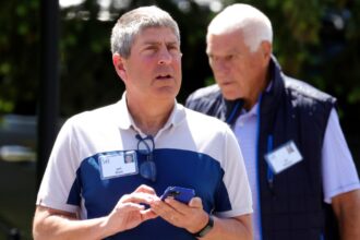 what-sparked-paramount’s-investigation-into-jeff-shell