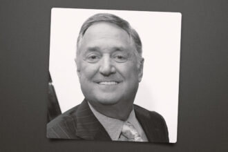 neil-sedaka,-“breaking-up-is-hard-to-do”-and-“laughter-in-the-rain”-singer-songwriter,-dies-at-86