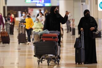 india-issues-a-warning-to-travelers-stranded-in-abu-dhabi-and-dubai:-“in-contact-with-the-uae-authorities”