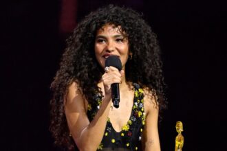 brit-awards-2026:-olivia-deen-rules-the-evening-with-wins-for-artist-and-album-of-the-year