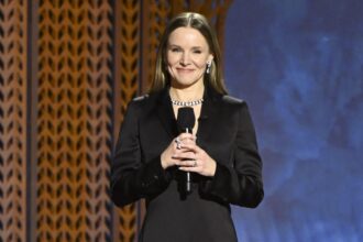 who-is-hosting-the-2026-sag-awards?-watch-the-actor-host-awards