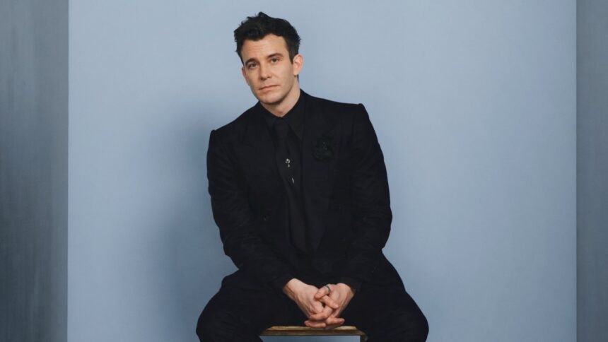 luke-thompson-is,-admittedly,-a-little-relieved-to-be-winding-down-his-‘bridgerton’-fairytale