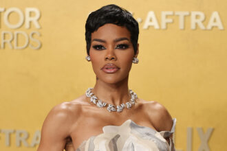 teyana-taylor-vows-she-won’t-let-leonardo-dicaprio-drown,-michael-j.-fox-gets-standing-ovation-at-‘i’m-an-actor’-actor-awards